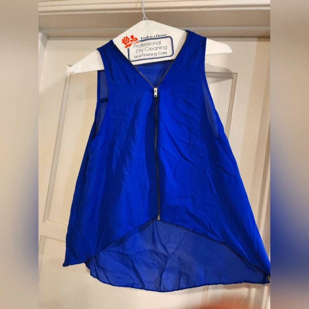 CHARLOTTE RUSSE Front-Crop Tank